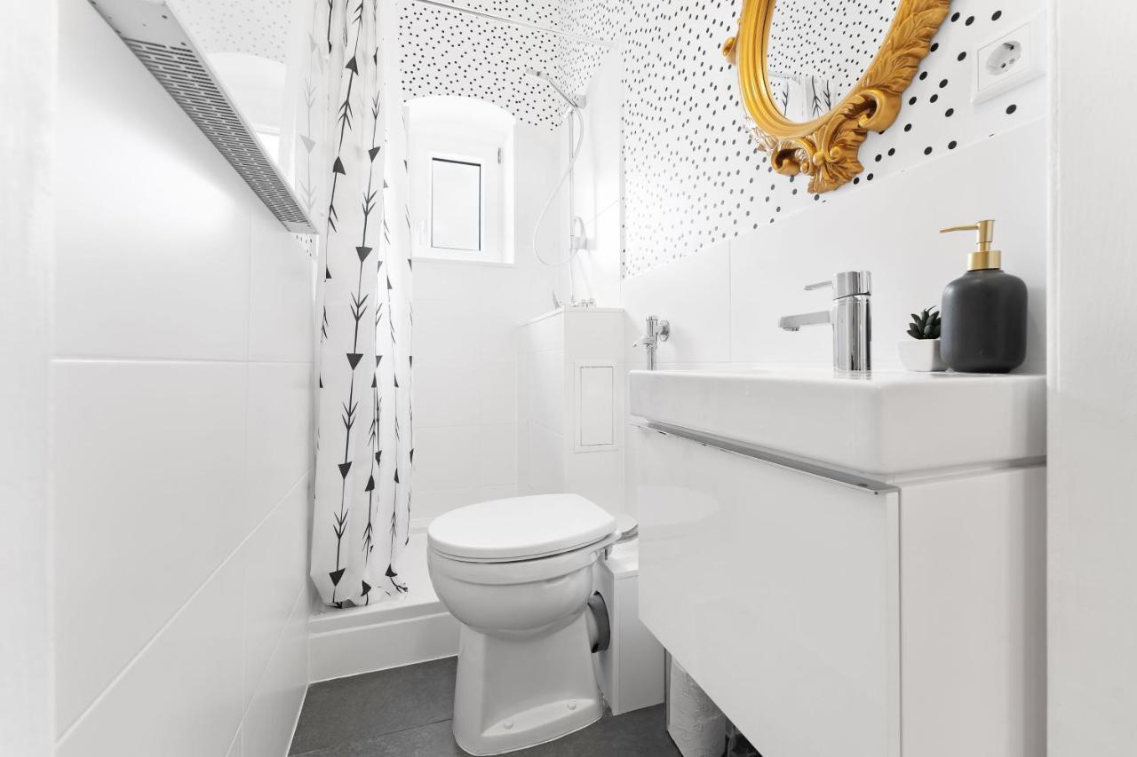 Apartment Direkt Am Staatstheater,modern,zentral,ruhig,2 Zimmer,netflix,privatparkplatz Auf Dem Hof